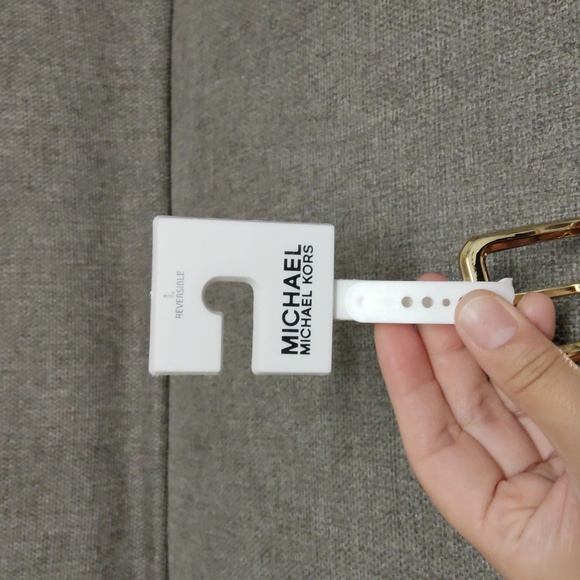 [New] MK Michael Kors Belt Twist Reversible Belt - Picture 2 of 6
